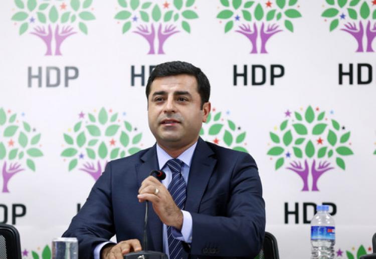 Demirtaş: Burhan Kuzu’nun bürosunda parti kapatma hazırlığı yapılıyor