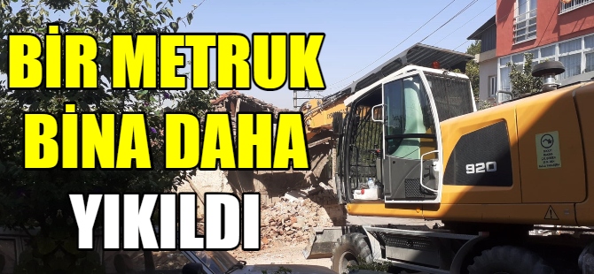 Bursa'da metruk bina yıkıldı