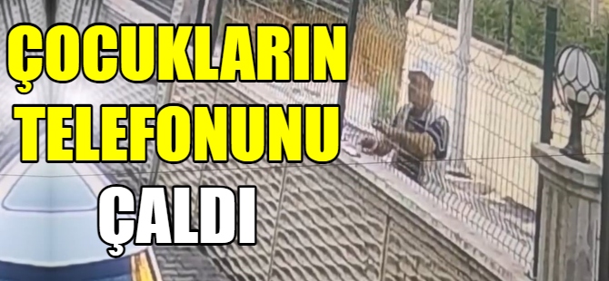 Çocukların telefonunu çaldı