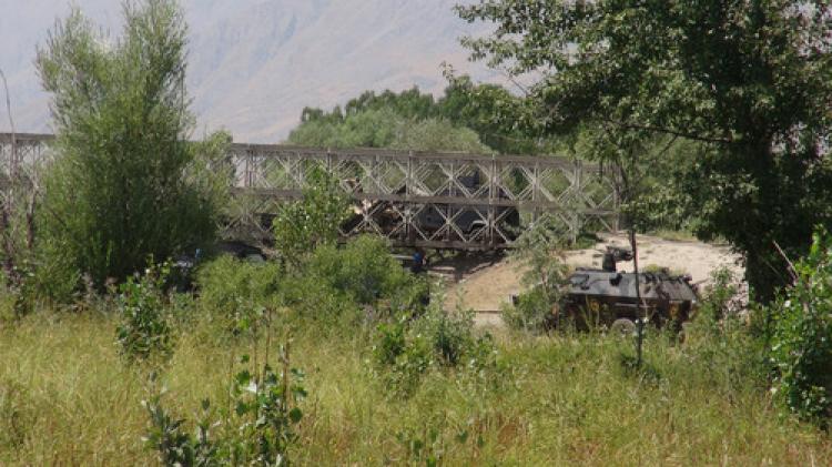 Polis zırhlı aracına bombalı saldırı