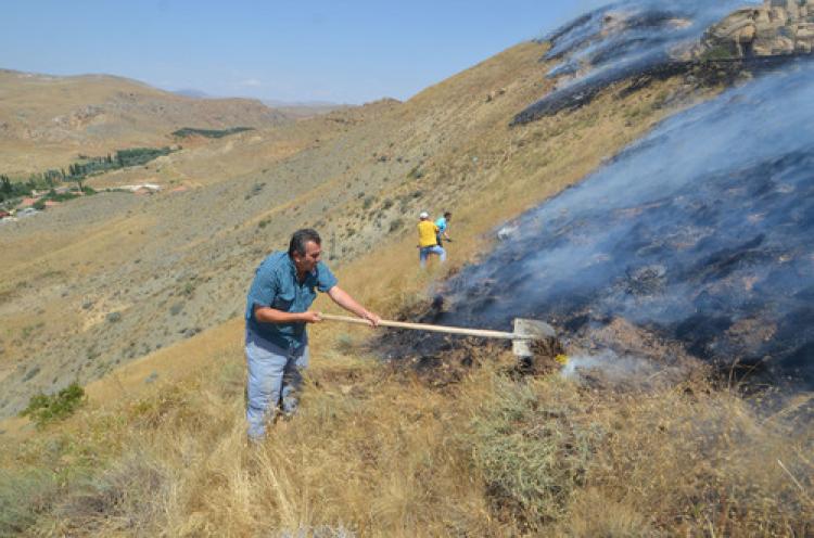 Şereflikoçhisar’ın tepeleri alevlere teslim oldu