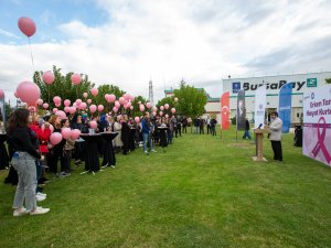 Pembe balonlar gökyüzüne bırakıldı