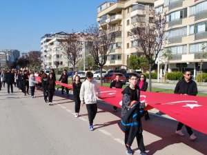 Bursa'da  teröre lanet, "Yaşasın Cumhuriyet" yürüyüşü