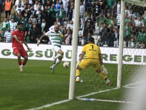 Bursaspor yine ezdi geçti:4-1