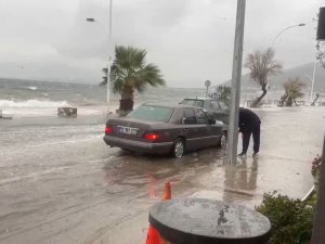 Kurşunlu'da deniz taştı