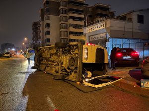 Bursa'da işçi servisi kaza yaptı: 8 yaralı