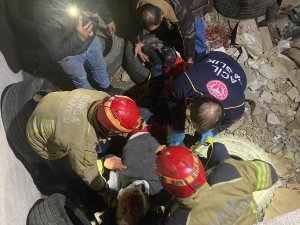 İş yerinde asansör boşluğuna düştü!