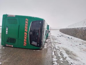 Bingöl’de otobüs devrildi: 2 ölü, 16 yaralı