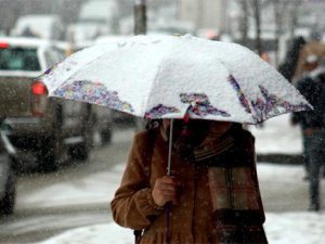 Bursa'ya sağanak, Uludağ'a lapa lapa kar