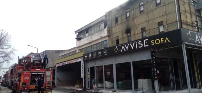Bursa'da mobilya imalathanesinde yangın