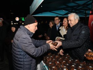 Başkan Şadi Özdemir’den kandil simidi ikramı