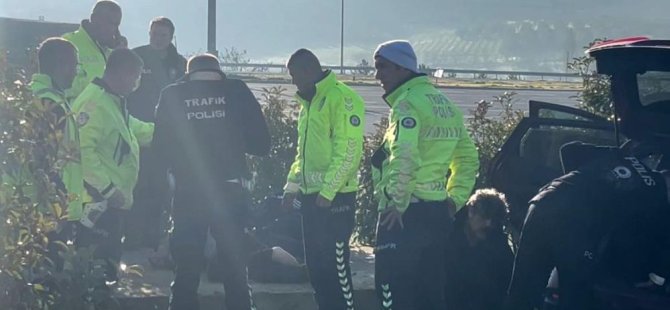 Bursa'da polisten kaçan sürücü önce polis aracına sonra direğe çarptı