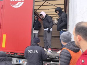 Bursa'da 3 kaçak göçmen tır dorsesinde yakalandı