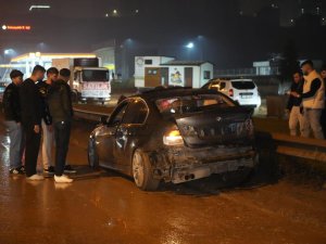 Yağış nedeniyle kayganlaşan yolda zincirleme kaza!