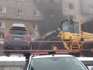 Grand Kartal Otel’de park halindeki araçlar kaldırılıyor