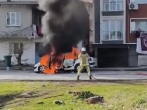 Bursa'da park halindeki araç patladı!