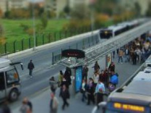 Avcılar metrobüs durağında bomba paniği