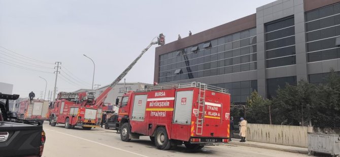 Bursa'da fabrika yangnı! 1 itfaiye eri yaralı