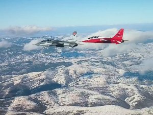 İki HÜRJET aynı anda gökyüzünde