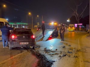 Bursa'da otomobil belediye minibüsüne çarptı! 10 yaralı