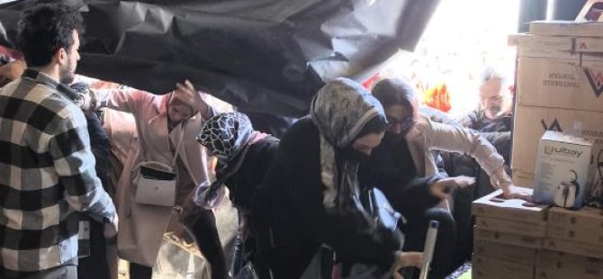 Bursa'da 'indirim' için birbirlerini böyle ezdiler