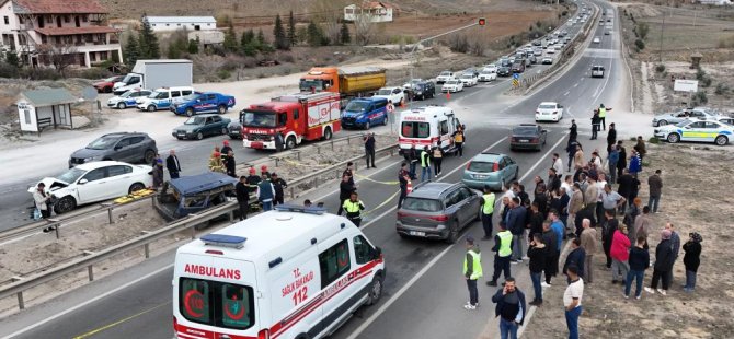 Kavşakta feci kaza! Ölü ve çok sayıda yaralı var