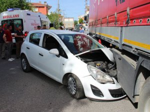 Gençlerin gezintisi TIR'ın altında bitti