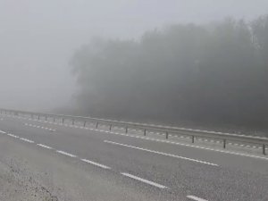 Bursa güne sis altında uyandı...Göz gözü görmedi...