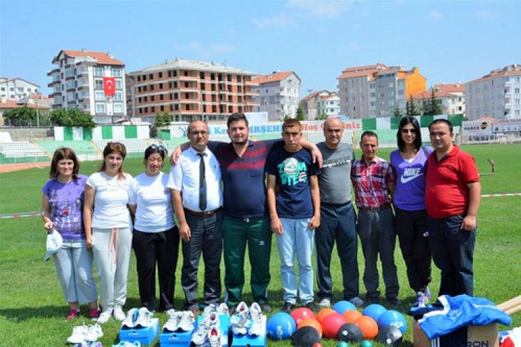 Kırşehir'de engelli sporculara malzeme dağıtıldı