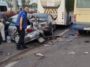 İşçi servisi araçlara çarptı: 14 yaralı