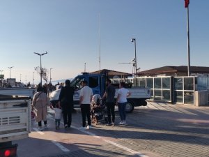 Mudanya sahilinde seyyar satıcı temizliği