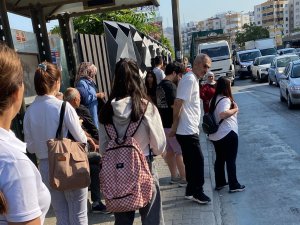İzmir'de ulaşım durdu!