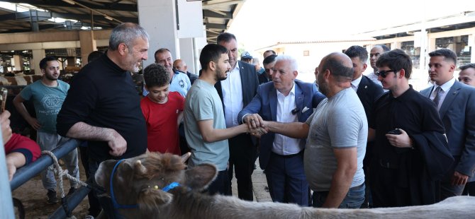 Başkan Bozbey kurban pazarında