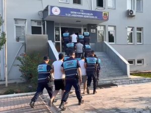 Tur otobüsüne saldıran şüpheliler adliyeye sevk edildi