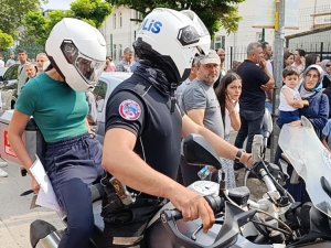 Kimliğini düşüren gencin imdadına yunuslar yetişti