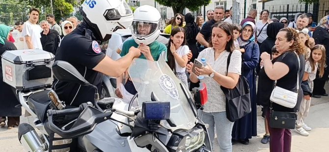 Kimliğini düşüren gencin imdadına yunuslar yetişti
