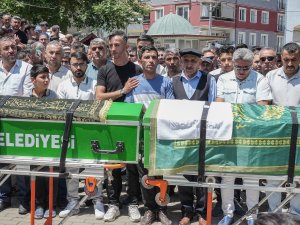 Küçük kuzenler uğurlandı, gözyaşları sel oldu