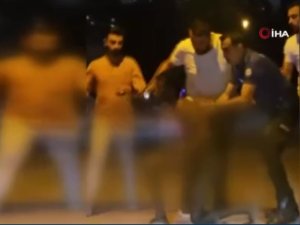 Çıplak gezen Afrikalıya meydan dayağı