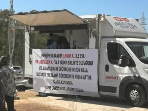 Aldatıldığını öğrenince lokma dağıttı