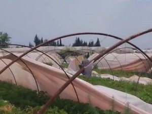 Antalya'da hortum seraları vurdu