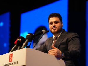 “Leman dergisi iktidarın ekmeğine yağ sürdü”