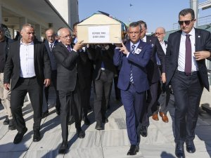 Özgür Özel ile Kılıçdaroğlu Tan'ın cenazesinde