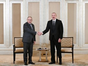 Aliyev, Paşinyan’la bir araya geldi
