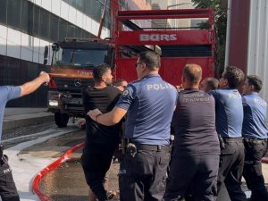 Yangın yerinde ortalık karıştı