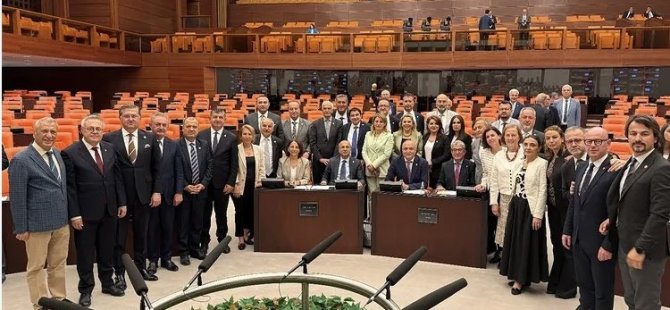 Meclis tatile girdi, vekiller fotoğraf çektirdi