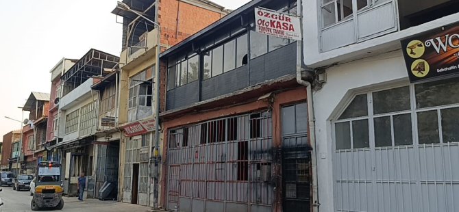 Bursa'da çatı çöktü: 1 ağır yaralı