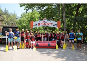 Bursa'da gençler rafting heyecanı yaşadı
