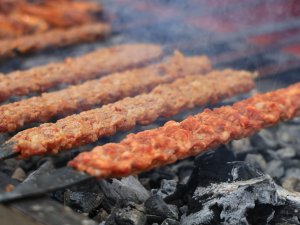 Adana Kebabında hamur ve ekmek hilesine dikkat