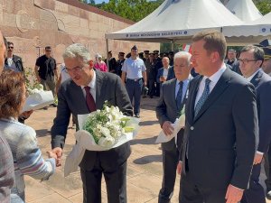 Celal Bayar kabri başında anıldı