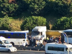 TEM Otoyolu'nda zincirleme kaza: 1 ölü, 16 yaralı